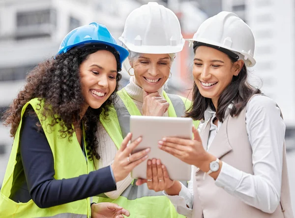 Plans Digital Days Three Attractive Female Engineers Using Tablet While — Stockfoto