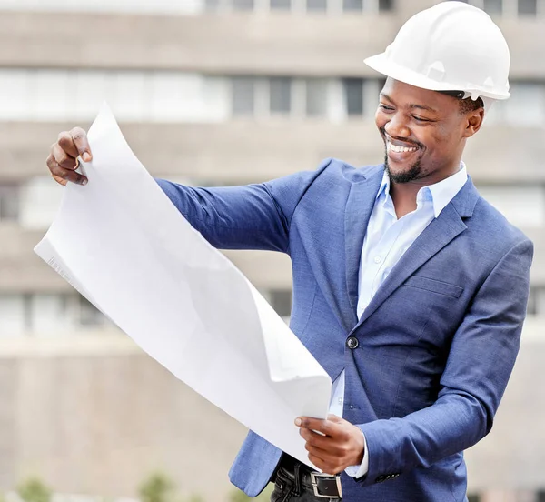 Man Plan Handsome Young Male Engineer Reading Blueprints While Working — Stockfoto