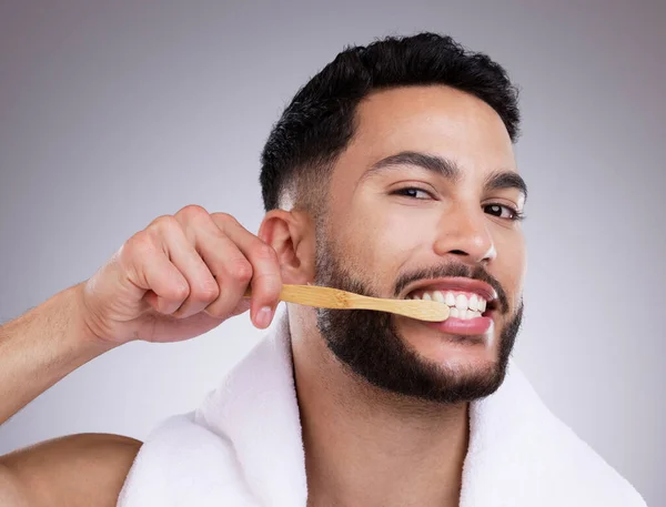 Keeping Away Those Oral Nasties Handsome Young Man Brushing His — Foto de Stock