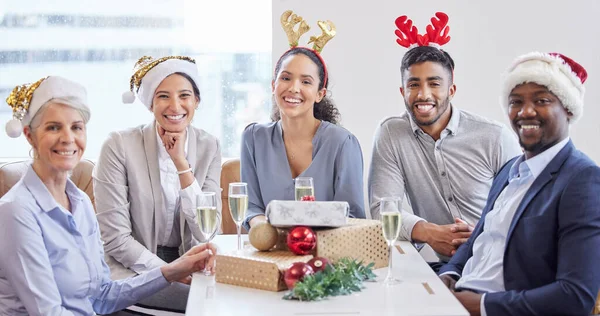 Were Getting Ourselves Festive Mood Group Businesspeople Celebrating Together Office — Stok fotoğraf