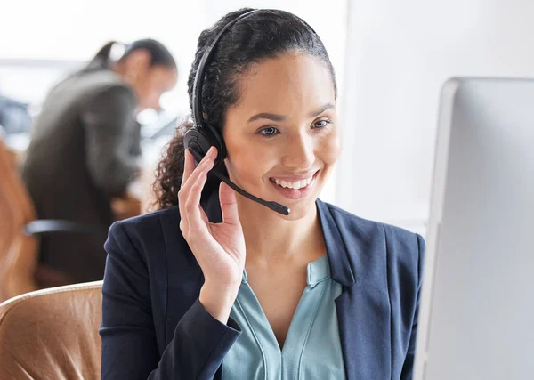 Lets Find You Solution Attractive Young Female Call Center Agent — Fotografia de Stock