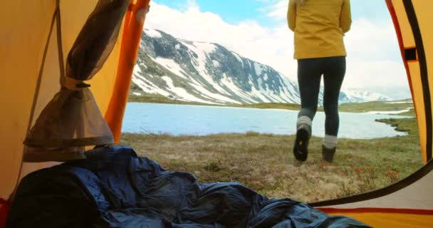 Video Footage Unrecognisable Woman Camping Mre Romsdal Enjoying Lakeside Views — Stockvideo