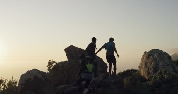 Video Footage Three People Out Mountains Sunset — Stok video