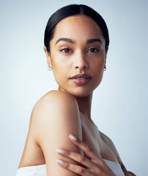 Soft Skin Gives Confidence Studio Portrait Attractive Young Woman Posing — Fotografia de Stock