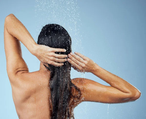 Wash Your Hair Regularly Optimal Scalp Hair Health Studio Shot — стоковое фото