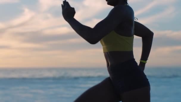 Active Healthy Fit Woman Running Beach Sunset Looking Focused Serious — Vídeo de Stock