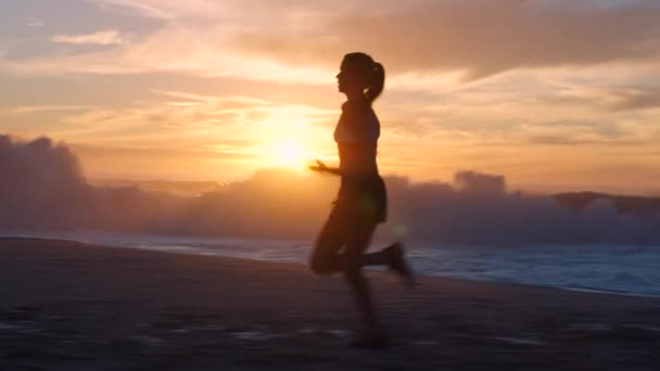 Active Fit Female Runner Running Alone Beach Beautiful Sunset Healthy — Stock videók