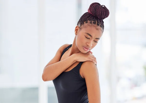 Have Audition Coming Young Ballerina Suffering Shoulder Pain — Stockfoto