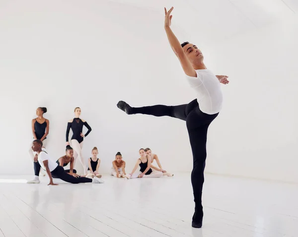 Artist Should Know How Use His Body Group Ballet Dancers — Foto Stock