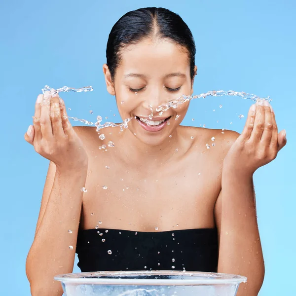Wrong Way Love Your Body Beautiful Young Woman Splashing Water — Fotografia de Stock