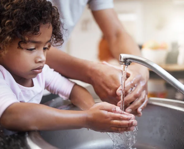 Learning Self Hygiene Tasks Helps Stop Spread Disease Father Helping — Stockfoto