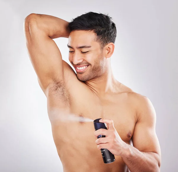 Preparation Confidence Studio Shot Handsome Young Man Applying Deodorant — Φωτογραφία Αρχείου
