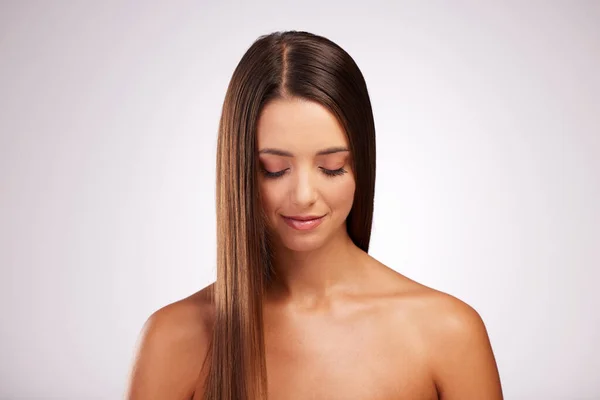 Shes Loving Her Hair Today Studio Shot Attractive Young Woman — Φωτογραφία Αρχείου