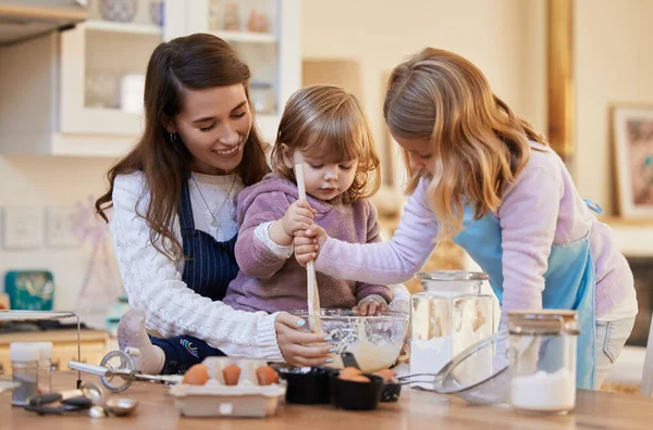 Ill Always Remember Moments Young Mother Baking Her Daughters — Stockfoto