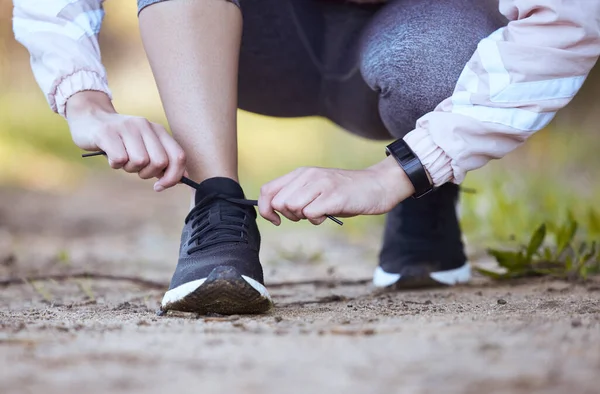Ready Hit Road Woman Tying Her Shoelaces While Out Run — 스톡 사진