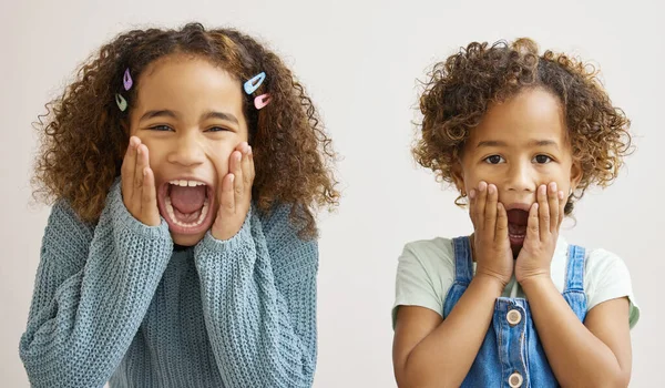 Goodness Two Adorable Little Girls Standing Together Looking Surprised — Φωτογραφία Αρχείου