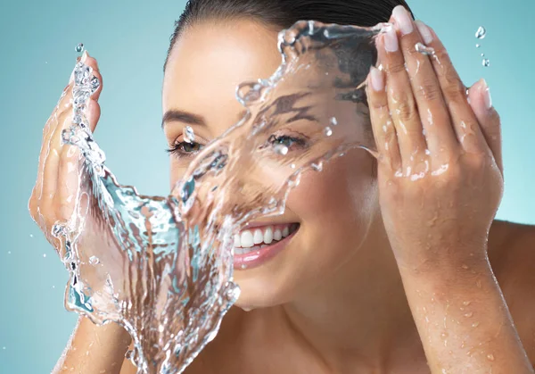 Aphrodite Would Jealous Young Female Washing Her Face Blue Background — Foto Stock