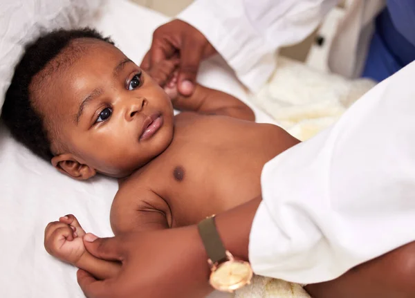 Stretch Those Tiny Arms Little Baby Checkup Doctor Clinic — Foto de Stock