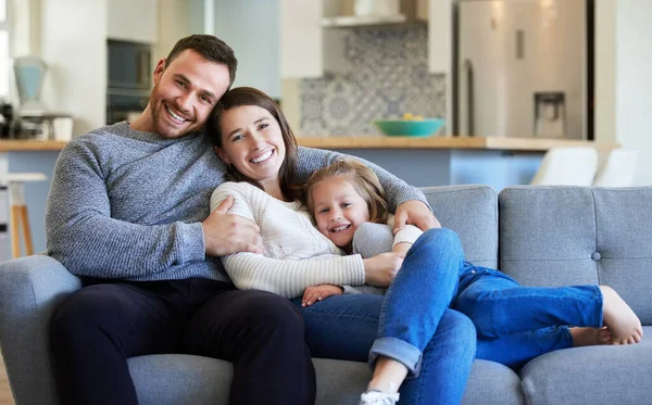 Peaceful Young Family Relaxing Couch Home — Φωτογραφία Αρχείου