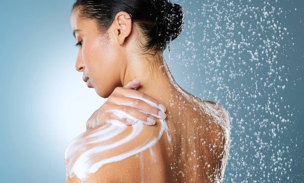 Shower Best Time Recollect Attractive Young Woman Showering Blue Background — Stockfoto