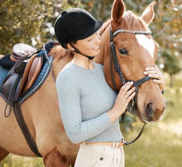 Heaven Can Heaven Horse Isnt Attractive Young Woman Standing Her — Stockfoto
