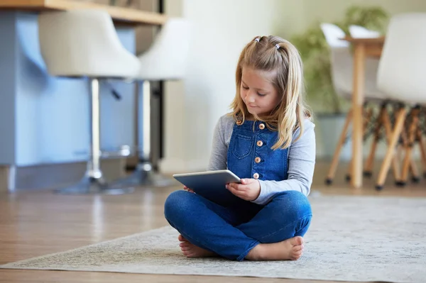 Learning Technology Little Girl Using Digital Tablet Home — ストック写真