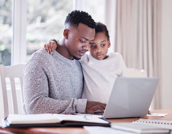 Familie Kent Gebreken Maar Houdt Toch Van Een Jonge Man — Stockfoto