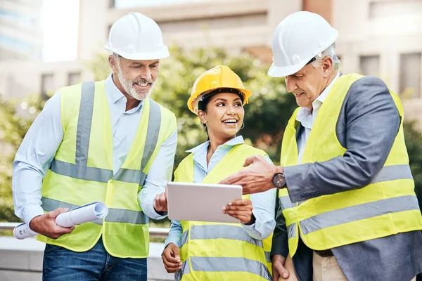 Compromitteren Niet Kwaliteit Een Groep Ondernemers Die Tijdens Hun Werk — Stockfoto