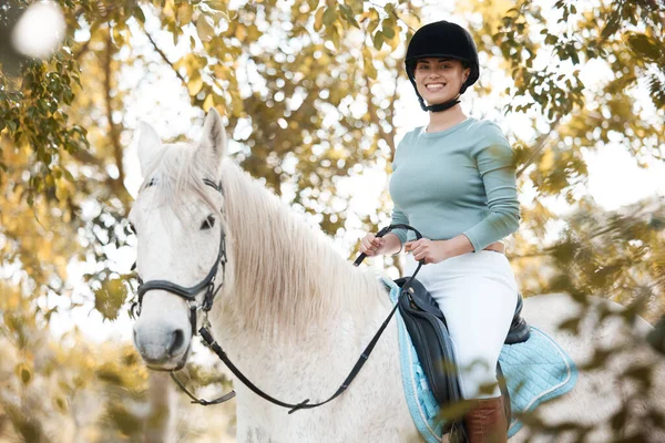 Eyes Shine Stars Wisdom Attractive Young Woman Standing Her Horse — Photo