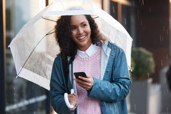 Rain Thered Flowers Young Woman Using Phone While Holding Umbrella — Fotografia de Stock