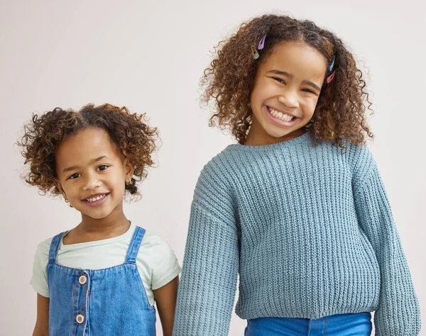 Sister Best Friend Two Adorable Little Girls Standing Together Posing — 图库照片