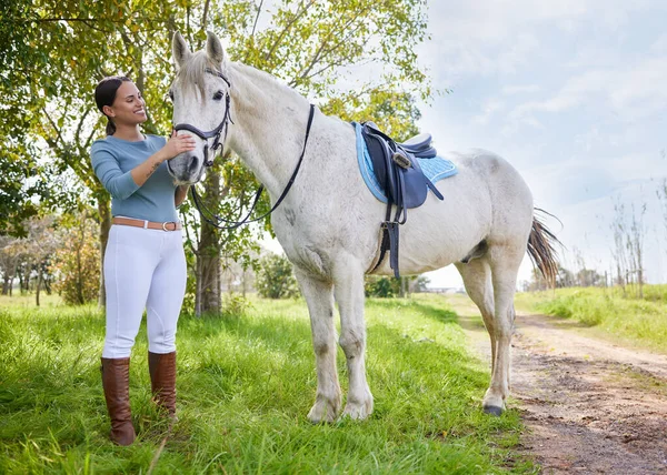 Looking Back Riding Out Attractive Young Woman Standing Her Horse — Stockfoto