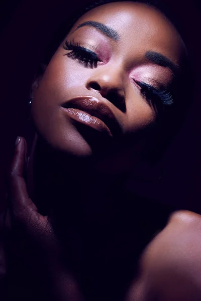 True Beauty Individual Reflected Soul Studio Shot Young Woman Posing — Stockfoto