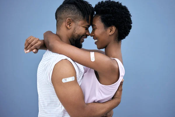 Thank You Doing Young Couple Hugging Each Other Studio Getting — Stockfoto