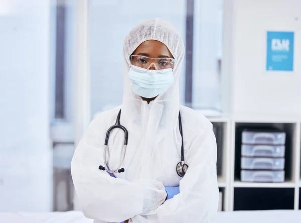 Its Time Tackle Covid Cropped Portrait Confident Female Doctor Standing — Foto de Stock