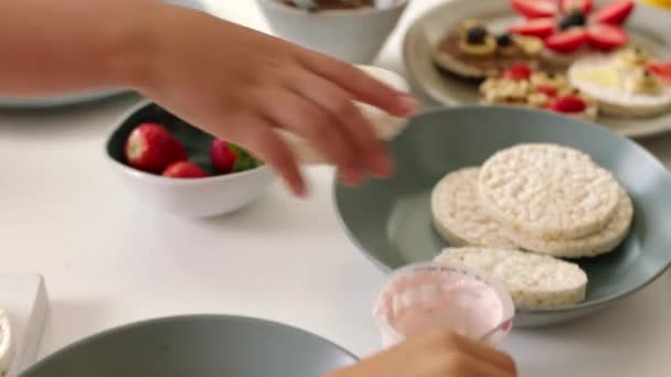 Children Preparing Organic Healthy Meal Learning Cook Students Dietary Requirements — Αρχείο Βίντεο