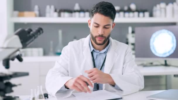 Doctor Medical Researcher Scientist Planning Writing Notes Filling Forms Alone — Vídeo de Stock