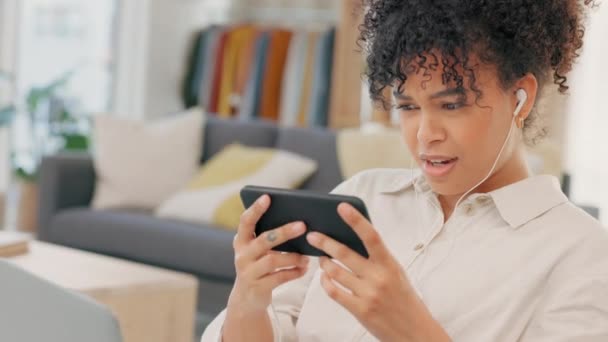Confused Shocked Surprised Woman Phone Streaming Watching Enjoying Home Movie — стоковое видео