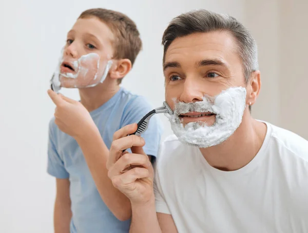 Always Grain Handsome Mature Man Teaching His Young Son How — Stock Photo, Image