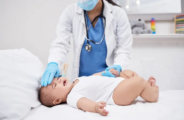 Require Constant Attention Course Doctor Feeling Babys Temperature Hospital — 스톡 사진