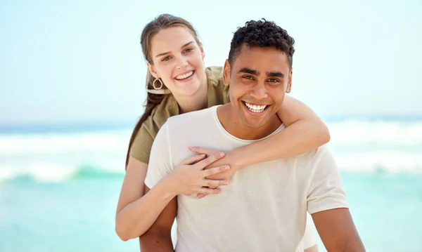 Were Happiest Beach Young Couple Enjoying Day Beach — 스톡 사진