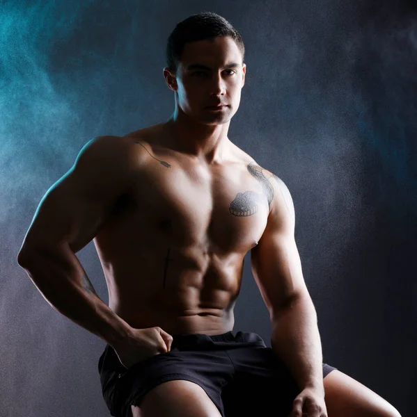 Day Gym Beats Day Couch Athletic Young Man Sitting Dark — Fotografia de Stock