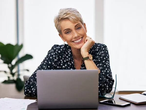 Doing What Love Doing Home Mature Woman Using Her Laptop — Stockfoto