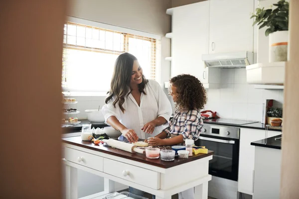 Ill Never Stop Teaching Her Adorable Little Girl Baking Her — Stock Fotó