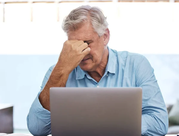Frustrating Mature Man Sitting Alone Feeling Stressed While Using His — ストック写真