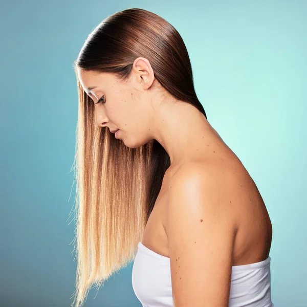 Its Straight Hair Kinda Day Studio Shot Attractive Young Woman — Fotografia de Stock