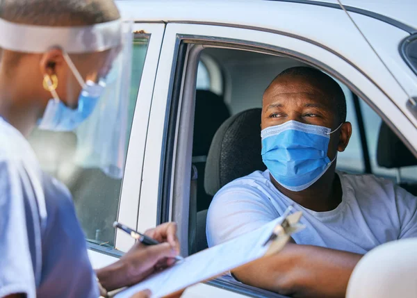 Test Questions Screening Covid Drive Thru Checkpoint Man Traveling Car — Photo