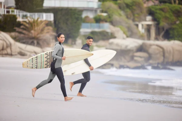 Lets Surfing Young Couple Running Water Surfboards Beach — Fotografia de Stock