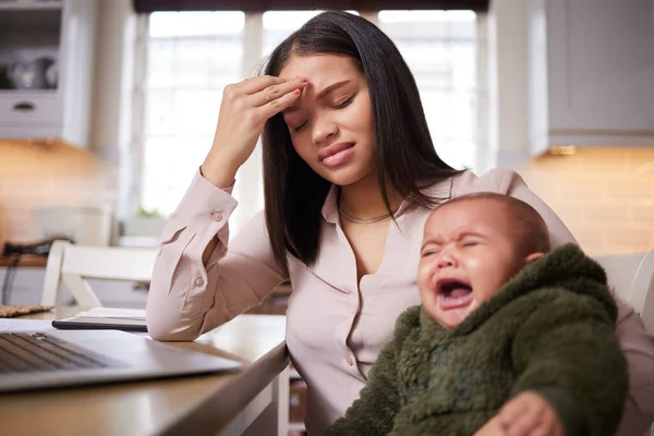 Trials Tribulations Motherhood Young Woman Using Laptop While Caring Her — Stock Photo, Image