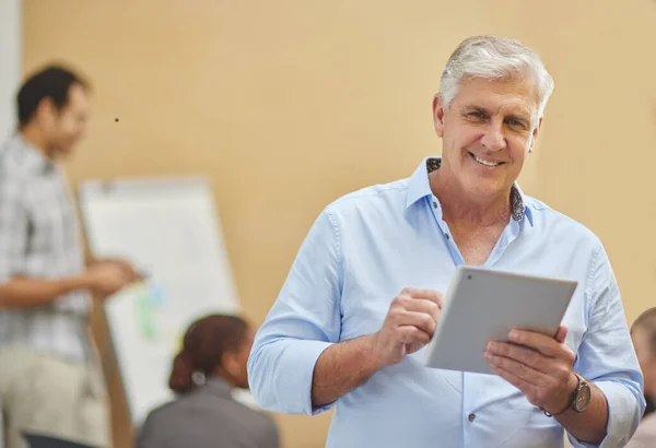 Technology Has Simplified Business Cropped Portrait Handsome Mature Man Using — Stockfoto